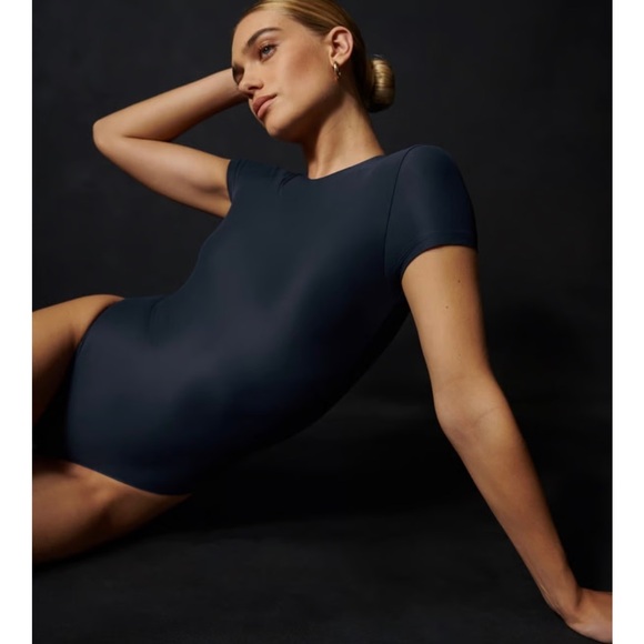 Abercrombie Women's Soft Matte Seamless Tee Bodysuit Navy size Small - Picture 3 of 12